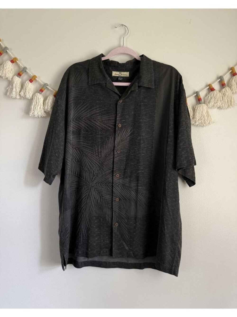 Tommy Bahama 100% Silk Leaf Button Up Camp Shirt Hawaiian Resortwear Beach L